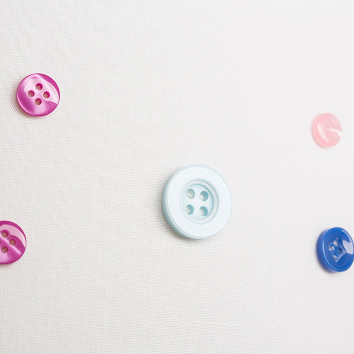 RENDL shades, shade bases, pendent sets DELISA 35/30 shade white buttons max. 28W R12389 9