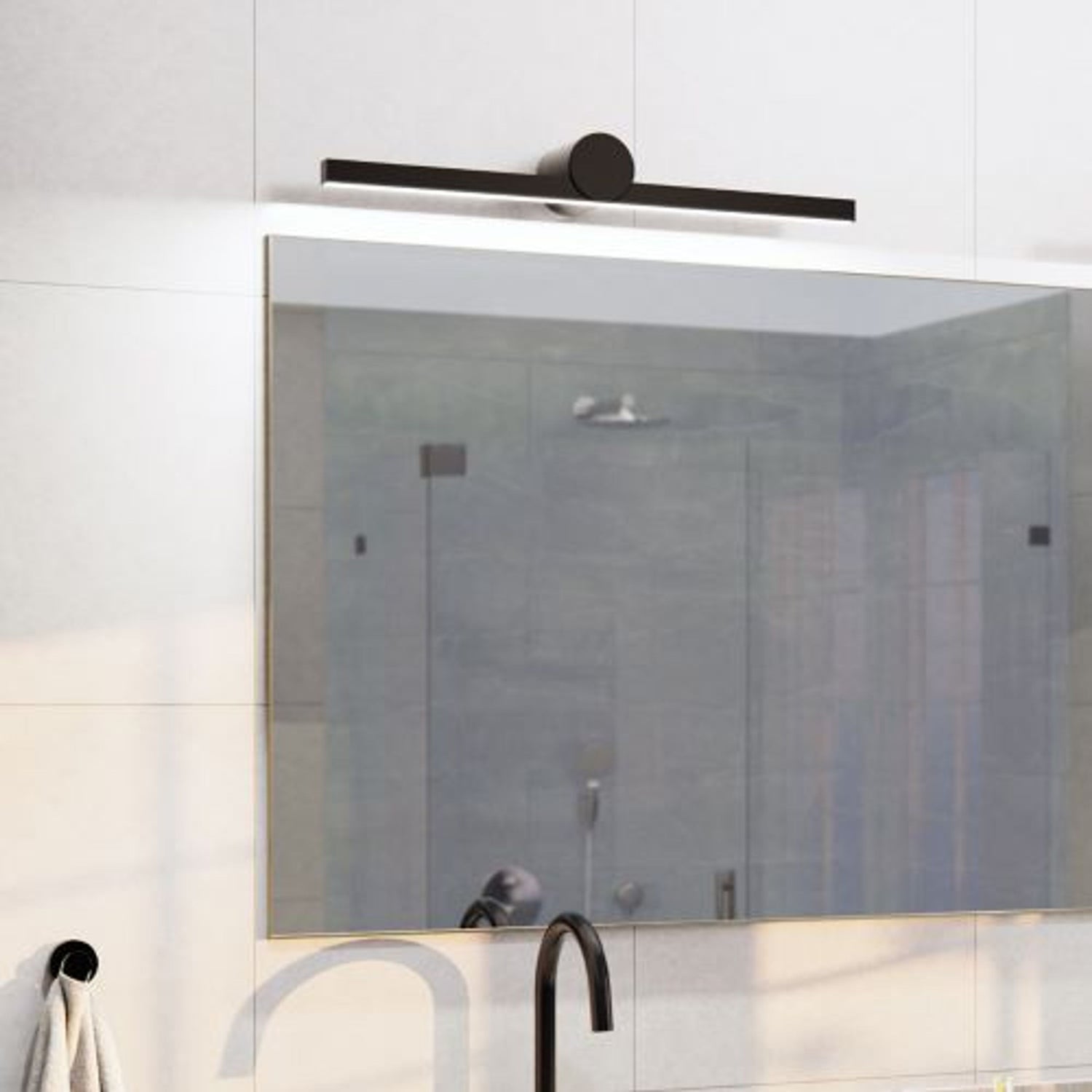 Lampes au-dessus du miroir